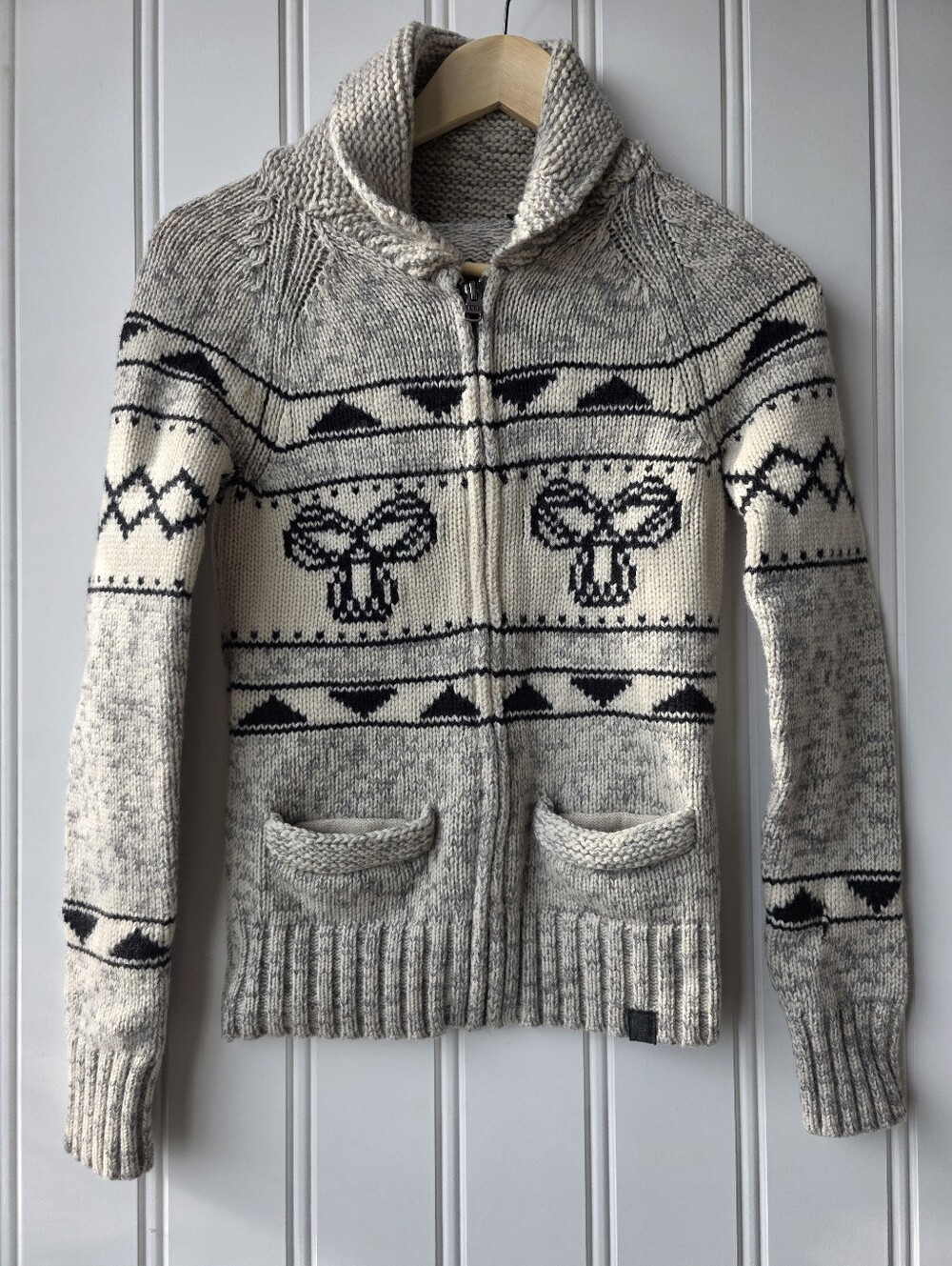 Aritzia TNA Sea To Sky Lambs Wool Knit Zip Up Cowichan Sweater Small